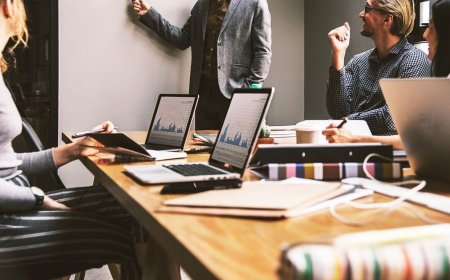 Why Should You Choose a Computer on Rent in Pune for Work, Study, and Events?