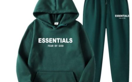 Why the Essential Hoodie is the Ultimate Wardrobe Essential for All